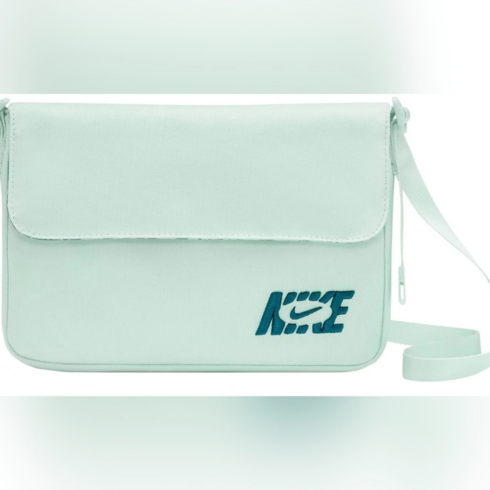 NEW Nike Women’s Futura 364 Crossbody Bag 3L
